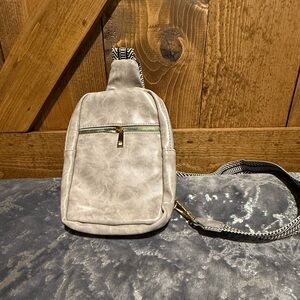 Stylish Suitshine Gray Crossbody Bag NWOT